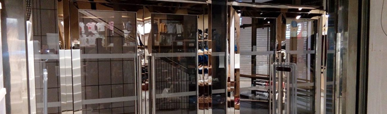 facade-inox poli-miroir-boutique
